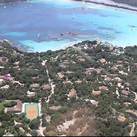 Occhiatana, Santa Giulia Villa