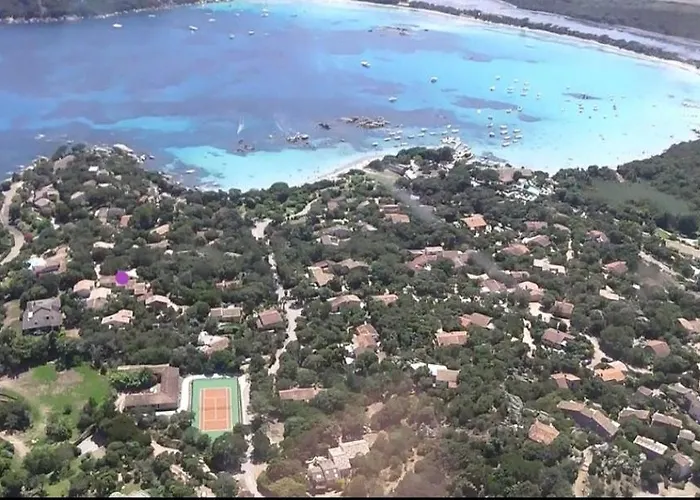 Occhiatana, Santa Giulia Villa